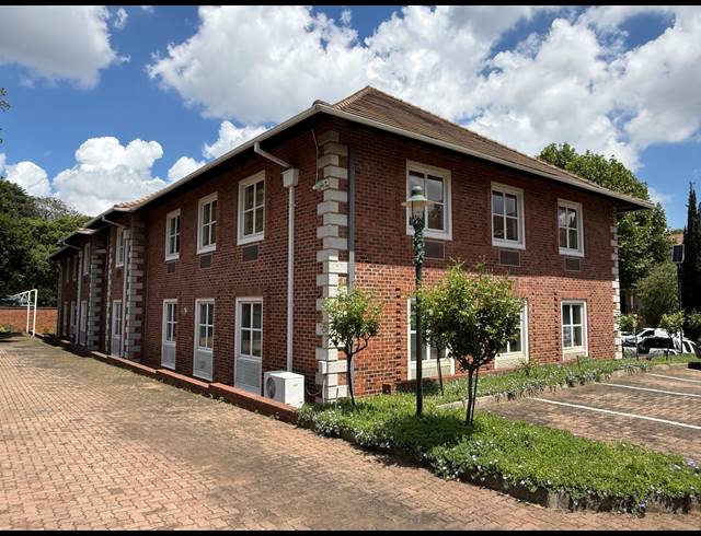 144M² OFFICE TO LET IN RIVIERA